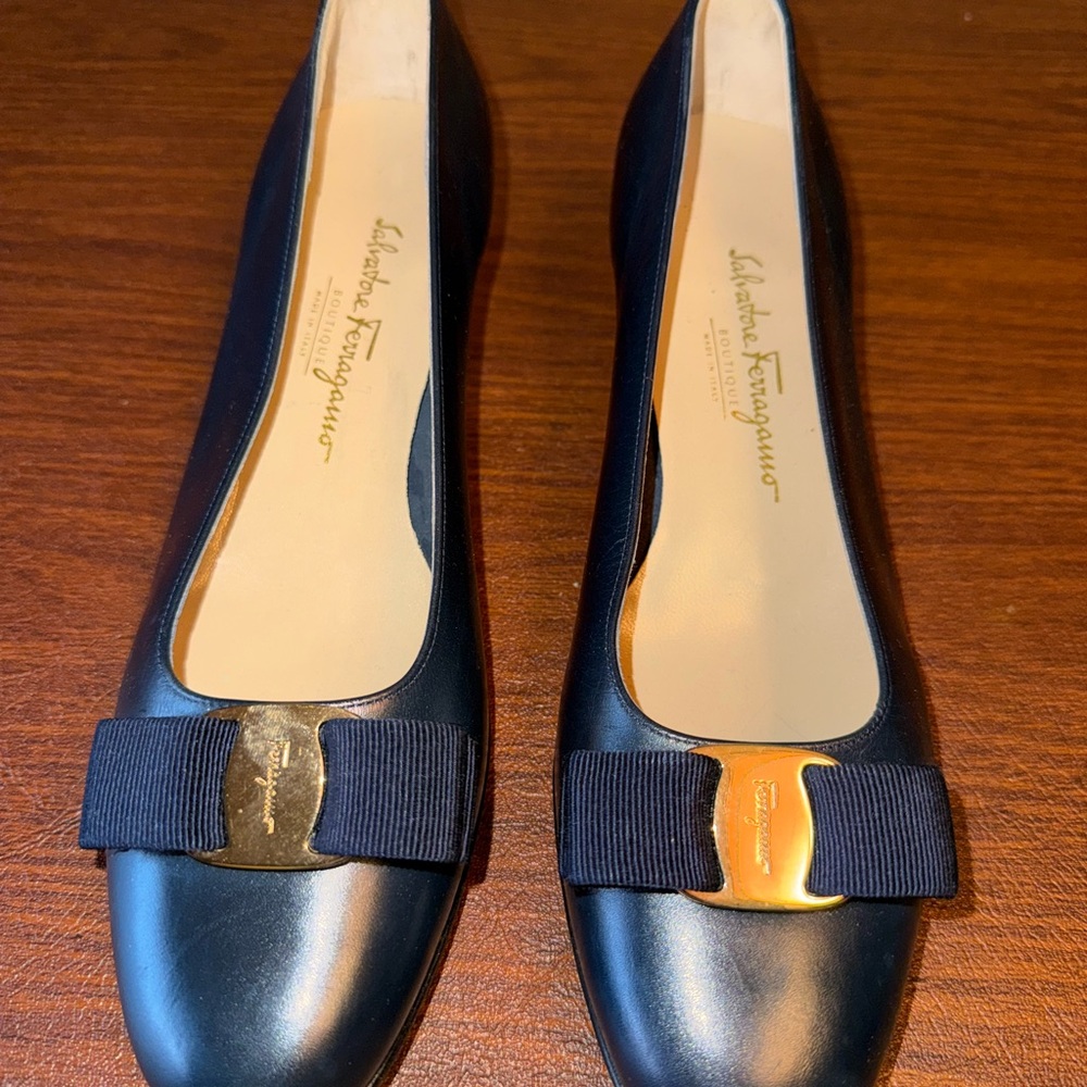 Salvatore Ferragamo Vara Bow Heels 9B Blue Women’s